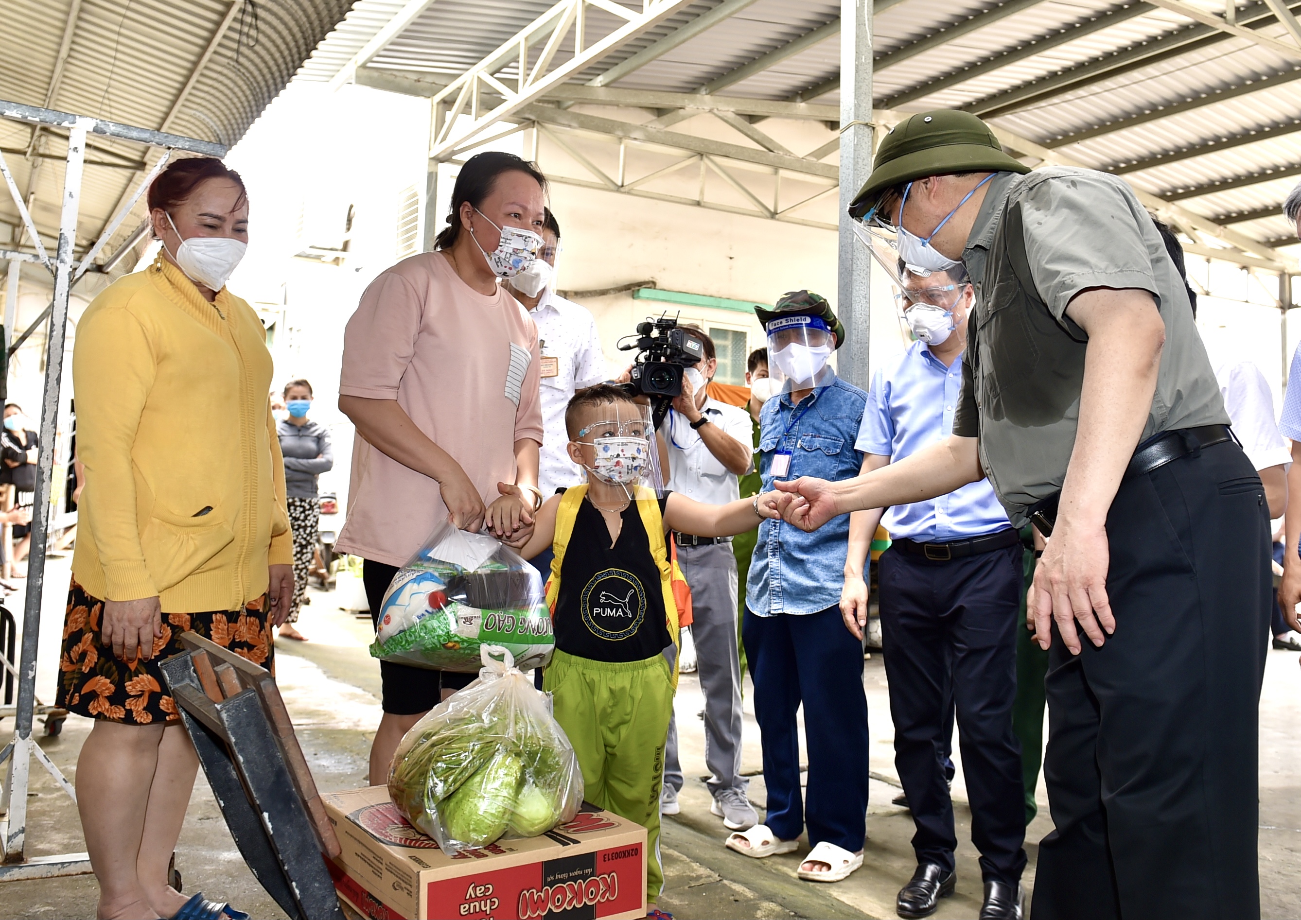 Chùm ảnh: Thủ tướng Phạm Minh Chính kiểm tra công tác chống dịch tại TPHCM
